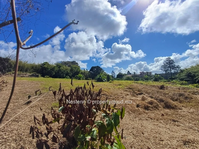 Vaste terrain de 4,221m2 