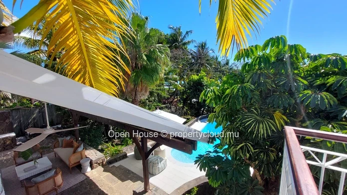 Villa meublée de 3 chambres avec piscine à louer à Calodyne