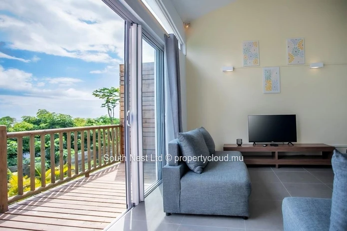 Contemporary 2-Bedroom West Coast Apartment with Panoramic Mountain Views