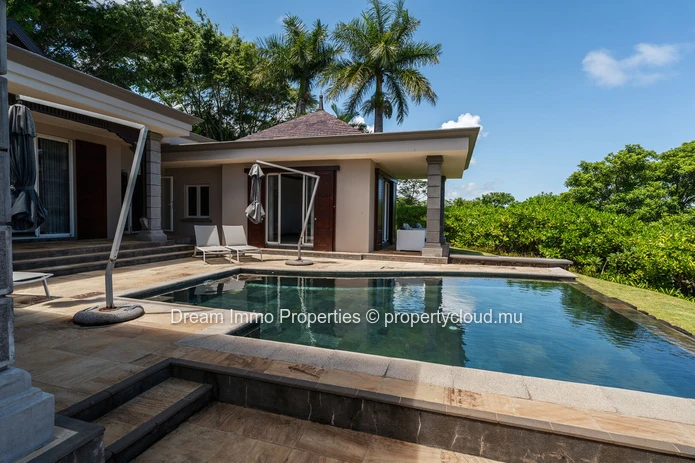 Élégante villa vue mer dans le prestigieux domaine golfique Heritage Villas Valriche à Bel Ombre – Ile Maurice