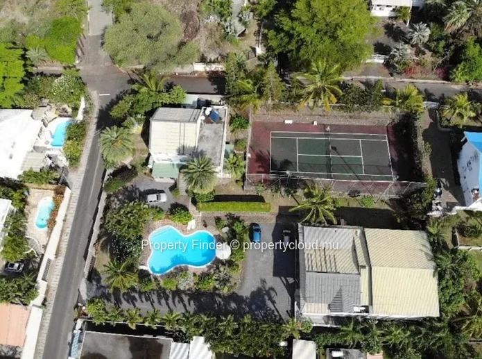 Estate Villa with Airbnb Guest Suites, Squash Courts & Sea Views - For sale - Tamarin
