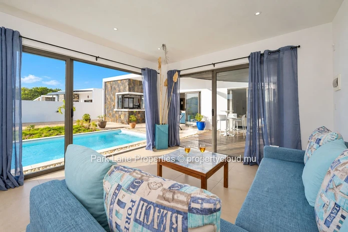 Villa contemporaine avec piscine et charme tropical