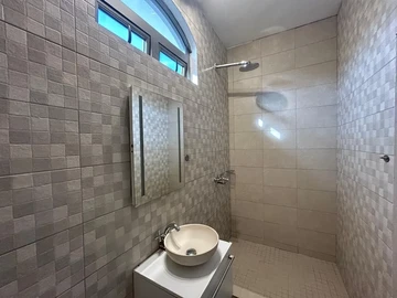 5 Bedroom Villa