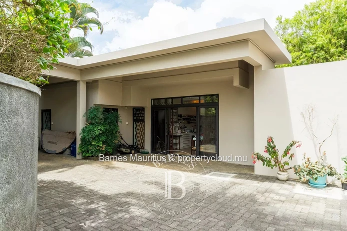 VACOAS - Exceptional Family Home with Timeless Charm – 5 bedrooms
