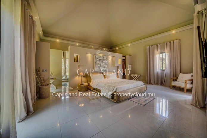 Villa 5 chambres et son jardin tropical - GRAND BAIE -