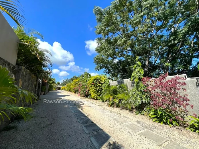 Villa de Luxe à Vendre à Pereybere, Grand Baie - 4 chambres, piscine, idéale pour étrangers