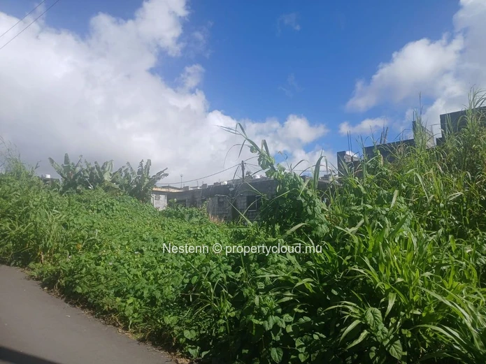 Residential land of 886m2