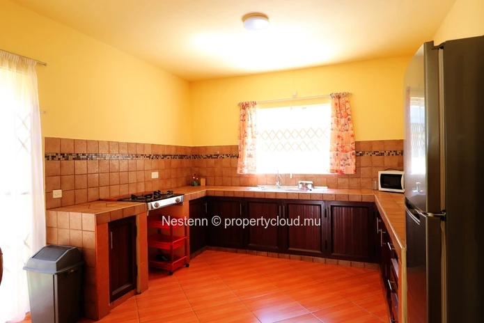 2-bedroom house with spacious garden and outdoor kitchen