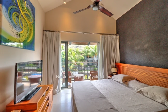 Comfortable 3 bedroom semi-detached villa sold with boat mooring