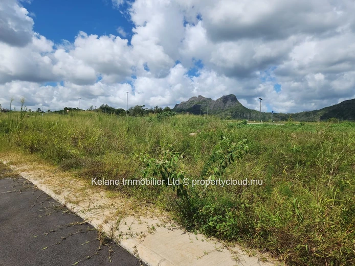 ?? Commercial Plot for Sale – Le Lotissement Pierrefonds