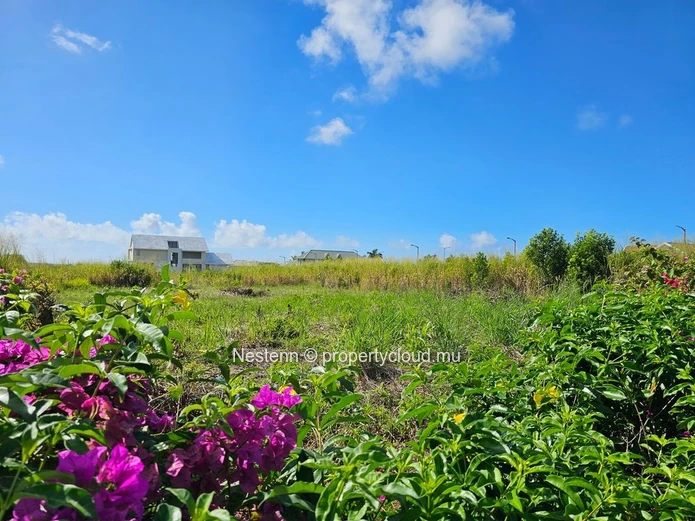 780.7 m² / 18.5 perches plot in secure gated estate