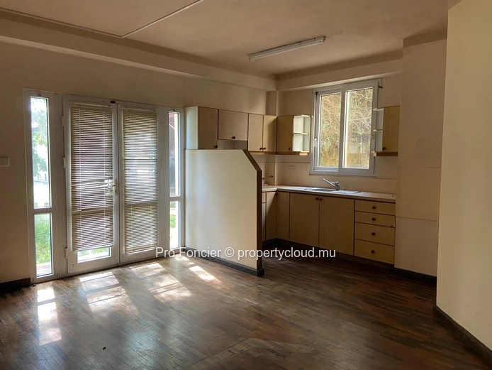 Charmant local commercial de 70 m² à louer à Trianon- Idéal pour spa, salon ou cabinet de bien-être