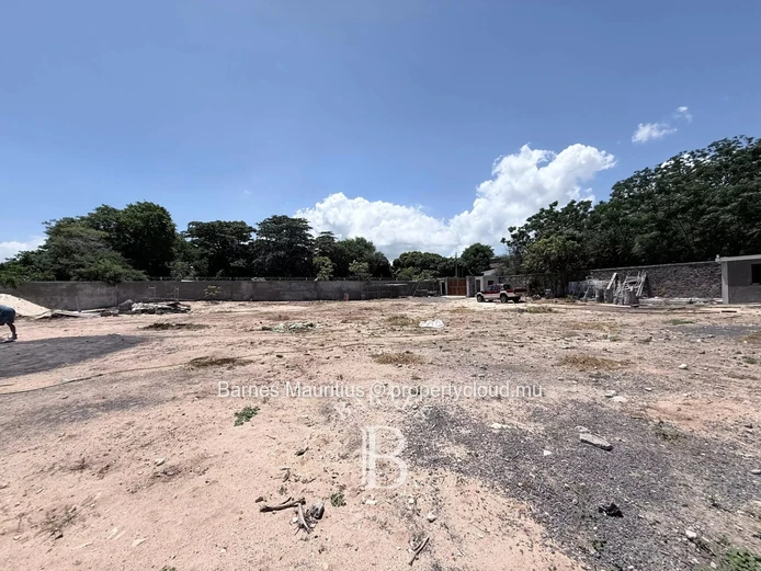 POINTE AUX SABLES - Beachfront Land - 80 Perches