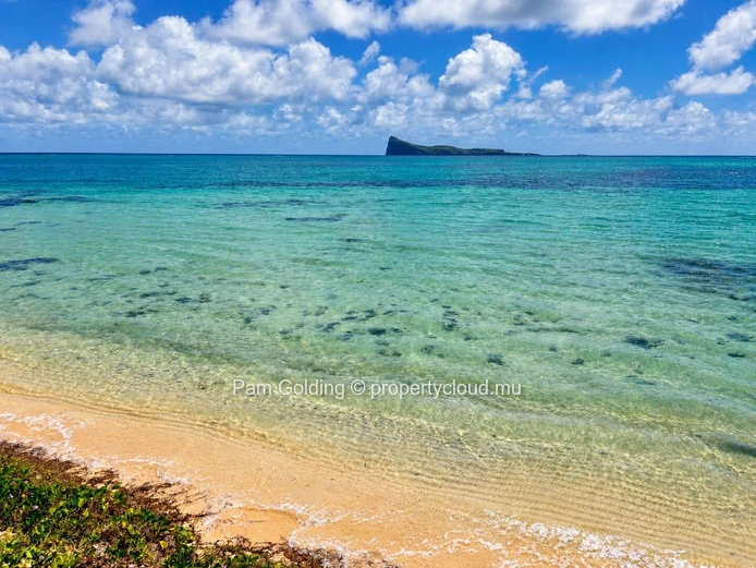 Villa 4 chambres à vendre à Grand Baie, Île Maurice | Le Jardin – Accès direct à la plage