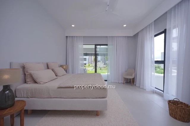 A vendre appartement en rez de jardin de 3 chambres en suite accessible aux étrangers à Mont Choisy.