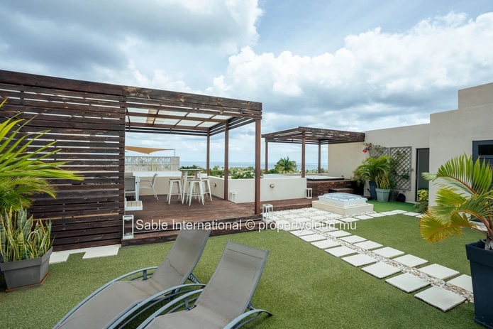 Luxury Penthouse with Stunning Sea Views in Tamarin - 160m² Living Space, Communal Pool, Rooftop Access, Fully Furnished