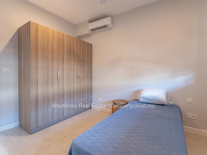 2-bedroom apartment with unobstructed views for rent in Cascavelle, Flic en Flac