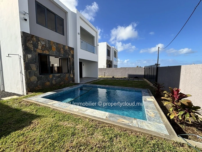 Villa Neuve 4 Chambres Non Meublée Avec Piscine Privée – Vale