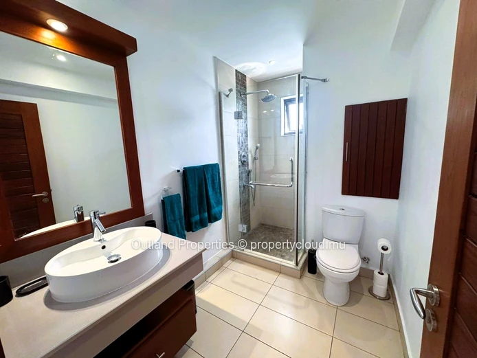 Beautiful newly renovated 3-bedroom apartment with swimming pool