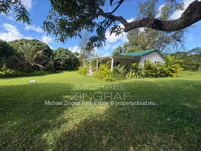 Terrain agricole avec maison conteneur de 3 chambres – Chamarel