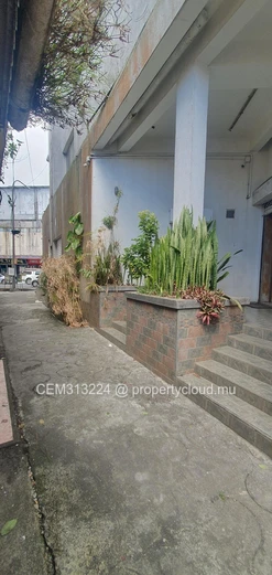 Appartement Semi-Meublé à Vendre – Centre de Curepipe