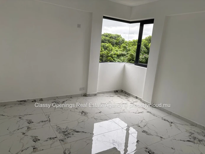Marble-Floored 3-Bed Penthouse in Highlands, Vacoas
