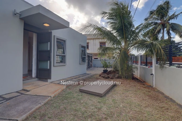 Magnifique villa de plain-pied fraîchement livrée avec piscine privée, dans un quartier résidentiel et paisible