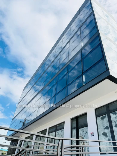 For sale : Prestigious Building ideal for offices and commerce 