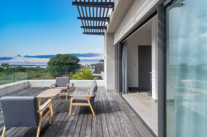 Stylish Penthouse with Private Pool & Sea Views