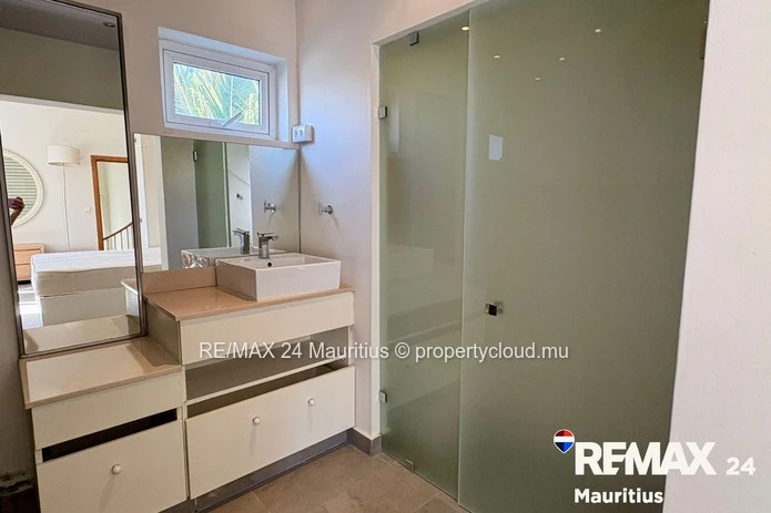 Modern 3-Bedroom Penthouse for Sale in bain Boeuf