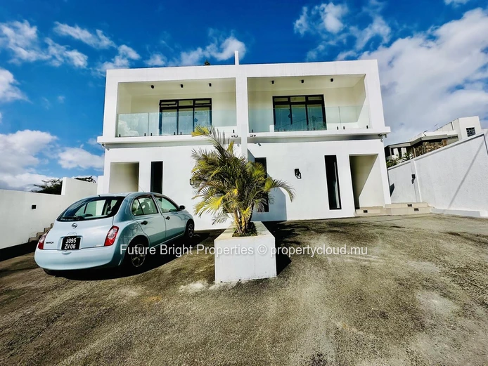 Duplex Moderne De 5 Chambres À Floréal – Neuf & Idéalement Situé