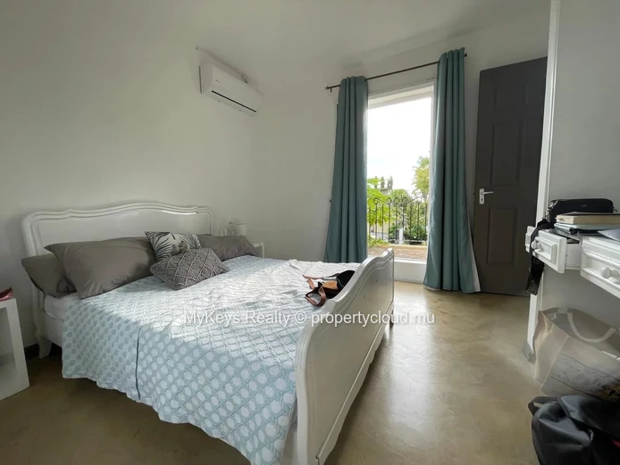 Large Plot – Mountain Views – Peaceful Environment