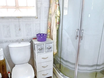 Seafront villa with outbuilding and office space 