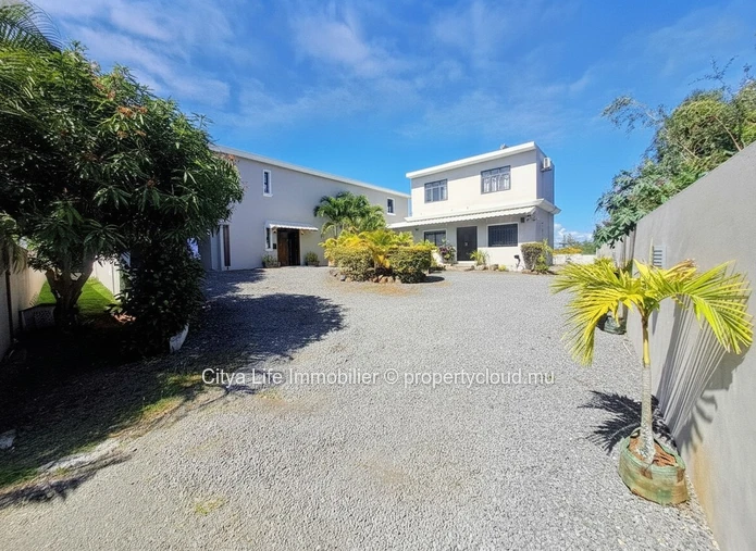 Maison meublée 4 chambres avec piscine à louer à Péreybère
