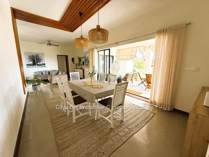 Élégante Maison Meublée avec Vue Panoramique à Flic en Flac