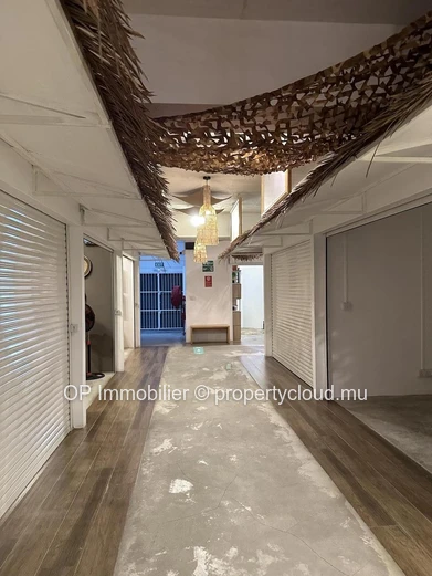Magasin à vendre à Curepipe, 11m², Parking, Ascenseur, Proche bus et commerces, Prix Rs.