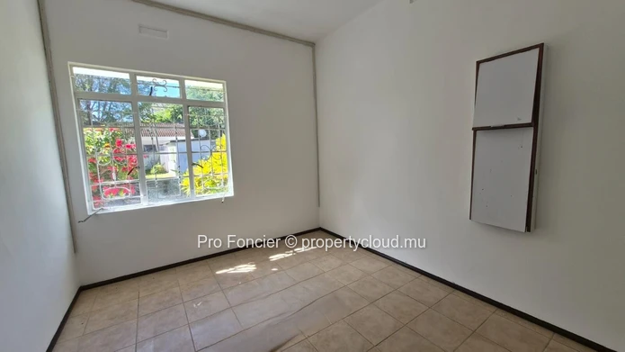 Office for rent in Quatre-Bornes - Well situated