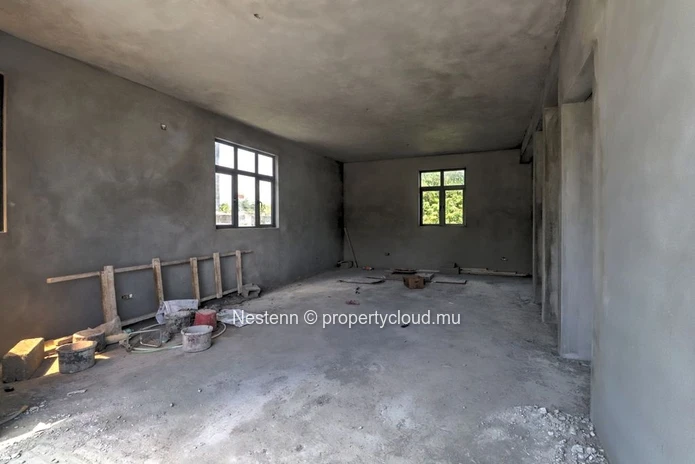 Villa duplex moderne avec 3 chambres à proximité des écoles et des commerces.