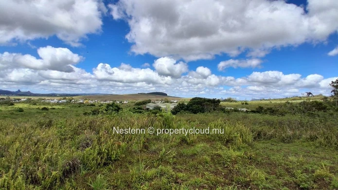 A vast plot of land, thousands of possibilities — 36,332 m² in L'Espérance
