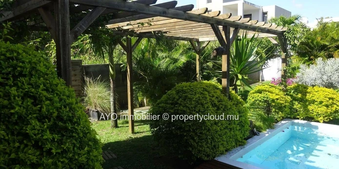 Beautiful 4 bedroom home with pool and garden in Pereybere