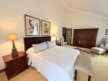 5 Bedroom Villa