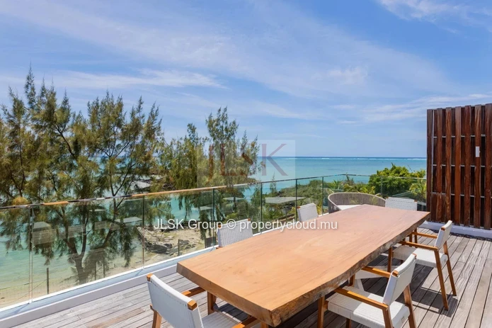 On the beach, Penthouse with view