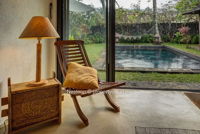 Bright 3-bed Balinese villa at Pointe d'Esny