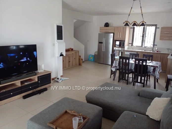 Villa à vendre située à #grandbaie  | Belle piscine0 MUR .