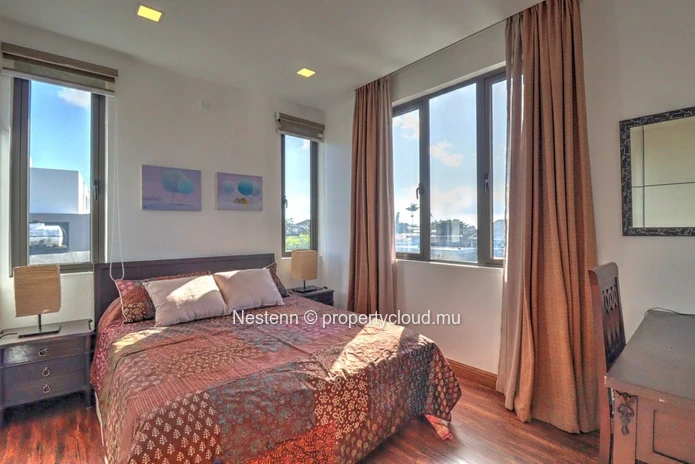 Bright 4-bedroom family apartment – Prime location