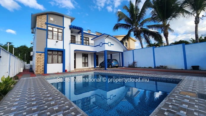 4-Bedroom Furnished Villa with Private Pool in Calodyne