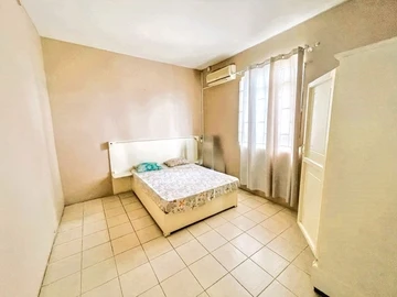 6 Bedroom House