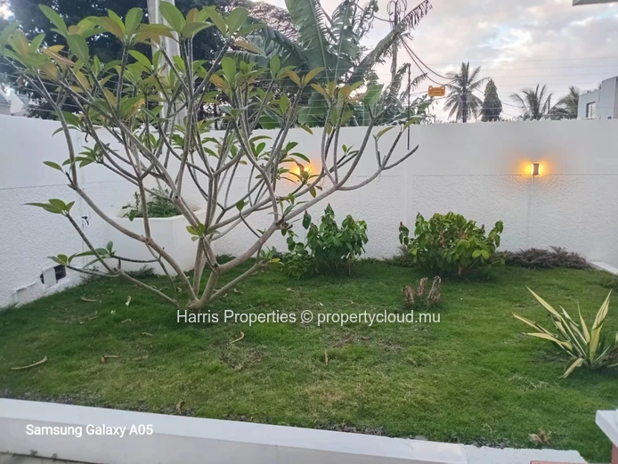 Villa entièrement rénovée à louer à Roches Noires