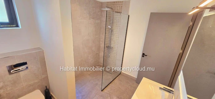 Discover this stunning apartment of 161 m², furnished and equipped, located in Moka. Enjoy a spectacular, direct view...