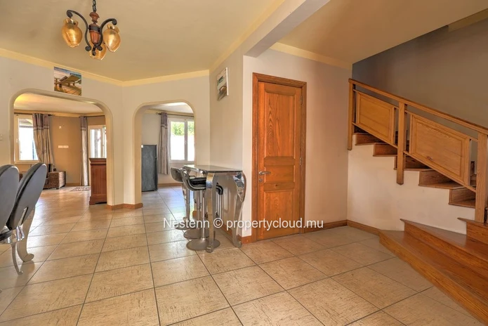 Maison familiale de 3 chambres avec piscine 